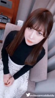 高颜值平面模特被摄影师各种道具调教,蝴蝶穴玩的直流水